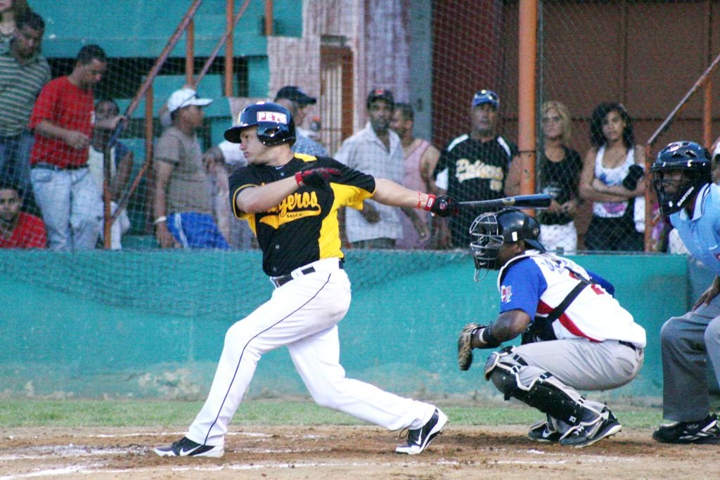 El segunda base Argenis Reyes juega para los Granjeros